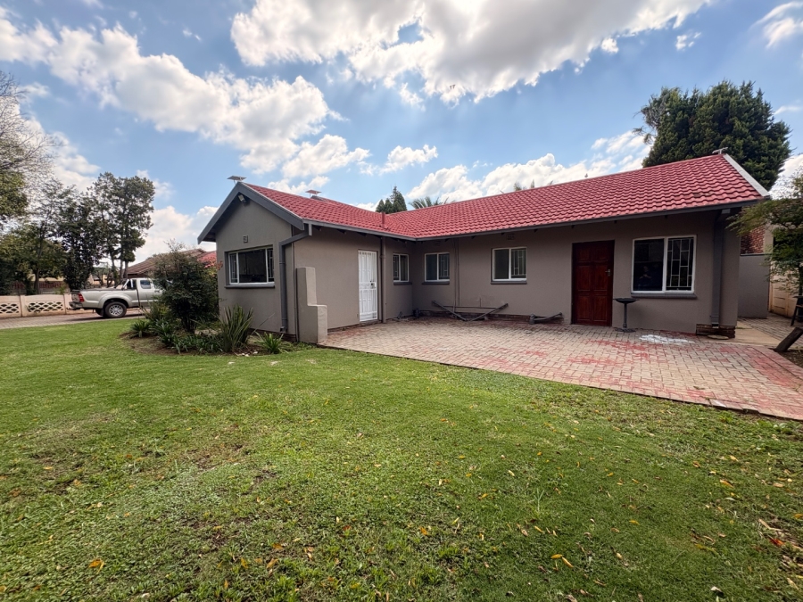 3 Bedroom Property for Sale in La Hoff North West